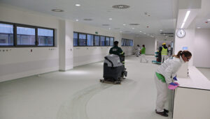 Comienzan las tareas de limpieza de los más de 74.000 metros cuadrados del nuevo Hospital Universitario de Cuenca