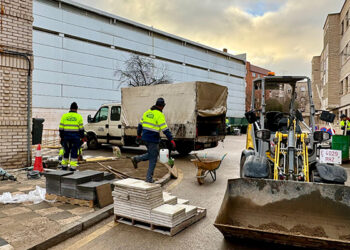 El Ayuntamiento de Cuenca continúa con el Plan de Mantenimiento Urbano con el arreglo del acerado y baldosas en el barrio de Casablanca