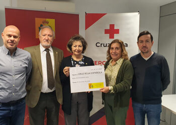 El Colegio de Aparejadores de Cuenca dona el 0,7% de su presupuesto a Cruz Roja