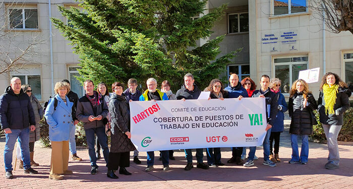 El Comité de Empresa de Educación en Cuenca se concentra ante la difícil situación de los centros educativos por la falta de trabajadores