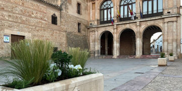 El PSOE de Villanueva de la Jara denuncia que la “desidia” de la exalcaldesa ha hecho perder cerca de 200.000 al pueblo