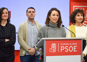 El PSOE lo tiene claro: Las Navidades de Guarinos han vuelto a ser un fracaso, con calles vacías y obligando a la gente a disfrutarlas en otras ciudades 4 El PSOE lo tiene claro Las Navidades de Guarinos han vuelto a ser un fracaso, con calles vacías y obligando a la gente a disfrutarlas en otras ciudades