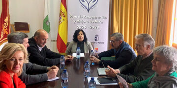 El comisionado del Gobierno de España para la reconstrucción de los daños provocados por la DANA visita Mira y Aliaguilla
