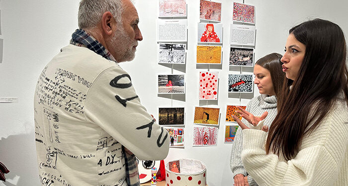 El delegado de Educación de Guadalajara felicita a alumnado y profesorado por la organización de la exposición de tarjetas postales y mujeres artistas 1 El delegado de Educación de Guadalajara felicita a alumnado y profesorado por la organización de la exposición de tarjetas postales y mujeres artistas
