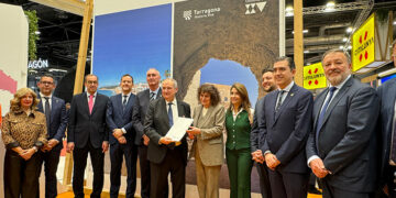 El ministro de Turismo recibe en Fitur a los alcaldes del Grupo de Ciudades Patrimonio