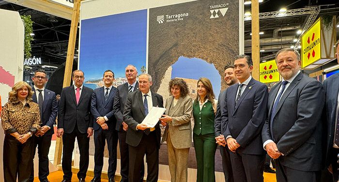 El ministro de Turismo recibe en Fitur a los alcaldes del Grupo de Ciudades Patrimonio