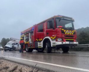 Intervención de los Bomberos del Ayuntamiento de Cuenca en día accidentes de tráfico en la N-320 y la CM-2100