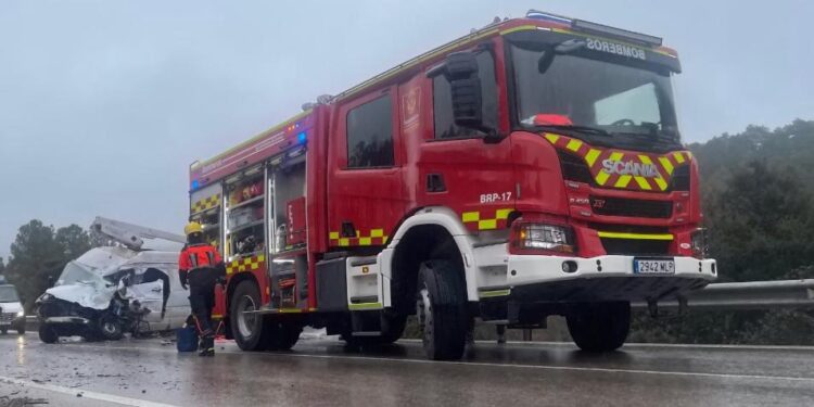 Intervención de los Bomberos del Ayuntamiento de Cuenca en día accidentes de tráfico en la N-320 y la CM-2100