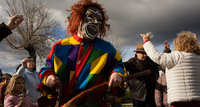 La Botarga de Villaseca de Uceda vuelve a aparecer en el horizonte acompañada de dulzainas y tambores