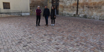 La Diputación de Cuenca invierte 50.000 euros en la rehabilitación del patio exterior de la iglesia de Iniesta