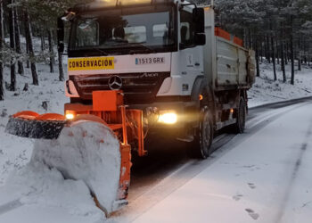 La Diputación de Cuenca moviliza seis camiones quitanieves y dos máquinas retroexcavadoras para limpiar las carreteras provinciales