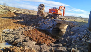 La Diputación de Guadalajara inicia las reparaciones de viales municipales cortados por tierras arrastradas por la DANA