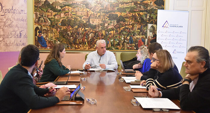 La Diputación de Guadalajara invertirá 101.400 euros en pavimentar calles y renovar redes de Alcolea del Pinar y sus pedanías 1 La Diputación de Guadalajara invertirá 101.400 euros en pavimentar calles y renovar redes de Alcolea del Pinar y sus pedanías