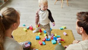 La Junta atendió a más de 1.050 niñas y niños en los ocho puntos de encuentro familiar de la región durante 2024