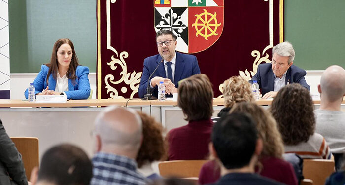 La Junta llevará a cabo hasta final del curso escolar un total de 1.600 acciones formativas que llegarán a alrededor de 20.000 docentes