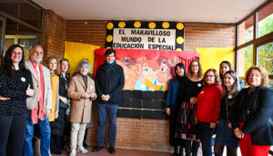 La Junta traslada su reconocimiento al cineasta Pedro Solís en la proyección “más especial” de Buffalo Kids