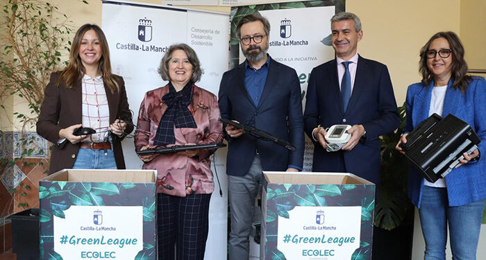 La Junta y Fundación Ecolec ponen en marcha la campaña #Greenleague en 13 centros de la Administración para fomentar la recogida de RAEE entre el personal público 1 La Junta y Fundación Ecolec ponen en marcha la campaña #Greenleague en 13 centros de la Administración para fomentar la recogida de RAEE entre el personal público
