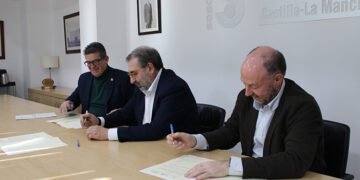 La Junta y la AECC suscriben un convenio de colaboración para actividades de apoyo, acompañamiento, prevención e investigación en el entorno oncológico