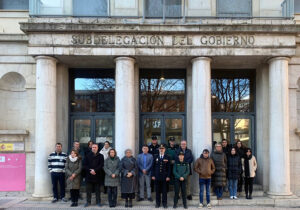 La Subdelegación del Gobierno en Cuenca celebra un minuto de silencio tras la confirmación como violencia de género del asesinato de una mujer en Logroño