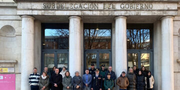 La Subdelegación del Gobierno en Cuenca celebra un minuto de silencio tras la confirmación como violencia de género del asesinato de una mujer en Logroño