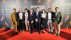 La junta directiva de AJE Guadalajara asiste a los premios AJE Valencia