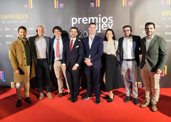 La junta directiva de AJE Guadalajara asiste a los premios AJE Valencia