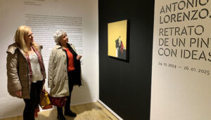 La subdelegada del Gobierno en Cuenca visita la exposición de Antonio Lorenzo en el Museo de Arte Abstracto