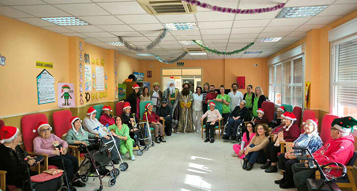 Los Reyes Magos adelantan su llegada a Cabanillas para visitar el Centro de Mayores