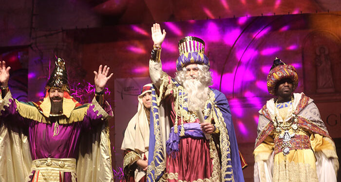 Los Reyes Magos fueron recibido por miles de personas en Guadalajara bajo una lluvia intermitente y mucha ilusión 1 Los Reyes Magos fueron recibido por miles de personas en Guadalajara bajo una lluvia intermitente y mucha ilusión