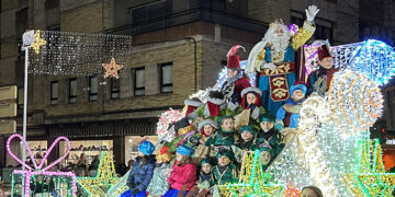 Los Reyes Magos llegarán a Cuenca en tirolina este domingo y desfilarán en la tradicional Cabalgata a las 18:30 horas desde la Plaza de la U