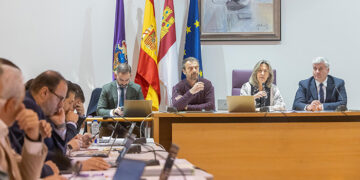PP y Vox lamentan el apoyo del PSOE a la mayor subida de impuestos y su rechazo a medidas de apoyo a la vivienda y protección frente a la okupación ilegal
