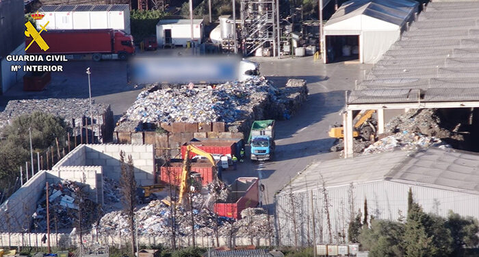 Una empresa de Almonacid del Marquesado, implicada en una organización delictiva internacional dedicada al tráfico ilícito de residuos urbanos procedentes de Italia 1 Una empresa de Almonacid del Marquesado, implicada en una organización delictiva internacional dedicada al tráfico ilícito de residuos urbanos procedentes de Italia