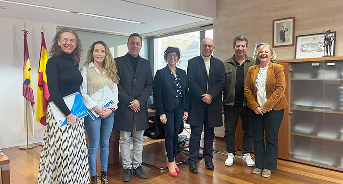 ANPE y UGT firman la reducción a 23 y 18 horas lectivas para maestros y enseñanzas medias 1 ANPE y UGT firman la reducción a 23 y 18 horas lectivas para maestros y enseñanzas medias