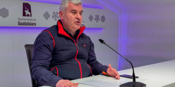 Nuevas inversiones municipales para el parque deportivo Aguas Vivas, el proyecto del edificio de Correos y una ambulancia
