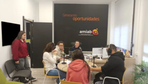 Amiab pone en marcha el podcast ‘Nadie se queda atrás’ como espacio inclusivo para compartir diferentes opiniones