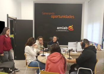 Amiab pone en marcha el podcast ‘Nadie se queda atrás’ como espacio inclusivo para compartir diferentes opiniones