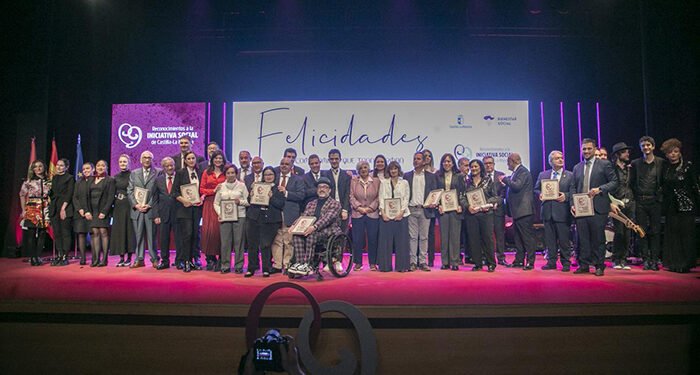 Castilla-La Mancha reconoce el compromiso social con la entrega de 17 galardones a iniciativas que construyen una sociedad más justa e inclusiva 1 Castilla-La Mancha reconoce el compromiso social con la entrega de 17 galardones a iniciativas que construyen una sociedad más justa e inclusiva