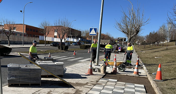 Continúa el Plan de Mantenimiento Urbano con el arreglo de baldosado en las inmediaciones del colegio Hermanos Valdés 1 Continúa el Plan de Mantenimiento Urbano con el arreglo de baldosado en las inmediaciones del colegio Hermanos Valdés