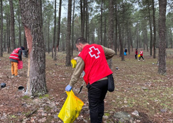 Cruz Roja Cuenca inicia en la provincia su programa de limpieza de espacios naturales en 2025