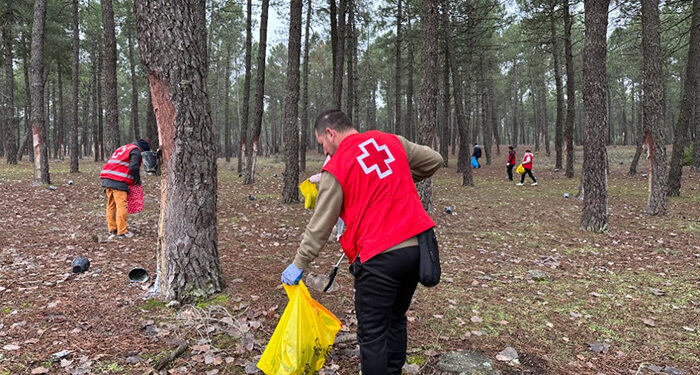 Cruz Roja Cuenca inicia en la provincia su programa de limpieza de espacios naturales en 2025