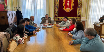 Dolz recibe a la nueva directiva de la Asociación de Peñas Mateas, presidida por Conrado Martínez Rubio