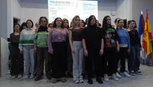 El Calendario de Mujer 2025 presentado en Cuenca da visibilidad a las mujeres del teatro