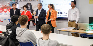 El Gobierno regional impulsa la formación sobre ciberseguridad y alfabetización mediática en las aulas con 140 talleres hasta 2026