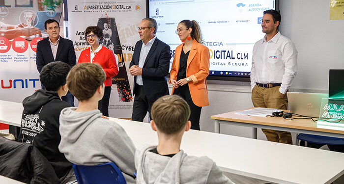 El Gobierno regional impulsa la formación sobre ciberseguridad y alfabetización mediática en las aulas con 140 talleres hasta 2026