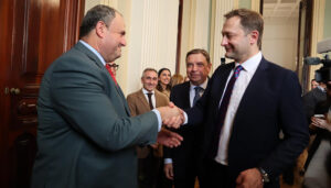 El Gobierno regional presenta al comisario de Agricultura un documento con ocho propuestas clave para el futuro de la agricultura y la ganadería