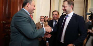 El Gobierno regional presenta al comisario de Agricultura un documento con ocho propuestas clave para el futuro de la agricultura y la ganadería