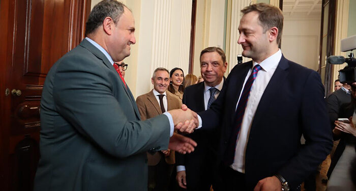 El Gobierno regional presenta al comisario de Agricultura un documento con ocho propuestas clave para el futuro de la agricultura y la ganadería