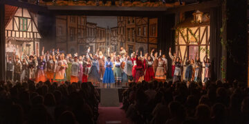 El Grupo de Teatro Salesianos estrena por todo lo alto el musical La Bella y la Bestia