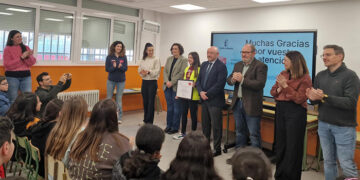 El Servicio 1-1-2 de Castilla-La Mancha visita el colegio ganador del concurso de dibujo escolar en Quintanar del Rey