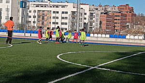 El equipo “Sin Fronteras – Más que Fútbol” ya está entrenando para el torneo que celebrarán en la Fuente de la Niña el 5 de abril
